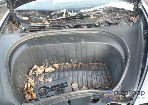 2025 Tesla Model 3 Long Range All-Wheel Drive z USA, uszkodzony, nr VIN 5YJ3E1EBXSF928529